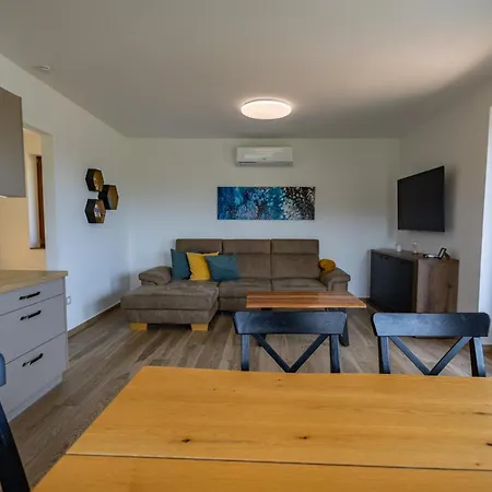 Lila Akac Vendeghaz Apartmán Keszu