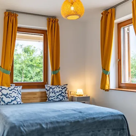 Lila Akac Vendeghaz דירה
